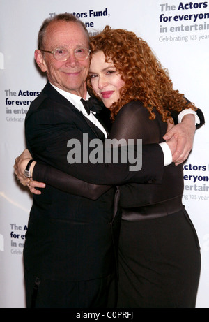 Joel Grey und Bernadette Peters, besucht die after-Party für die Akteure Fonds-Lesung von "All About Eve" Bond 45 New Yorker. Stockfoto