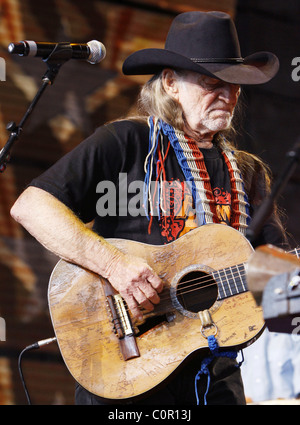 Willie Nelson führt während der Farm Aid 2008 bei Comcast Center Mansfield, Massachusetts - 20.09.08 Stockfoto