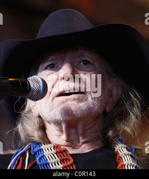 Willie Nelson führt während der Farm Aid 2008 bei Comcast Center Mansfield, Massachusetts - 20.09.08 Stockfoto