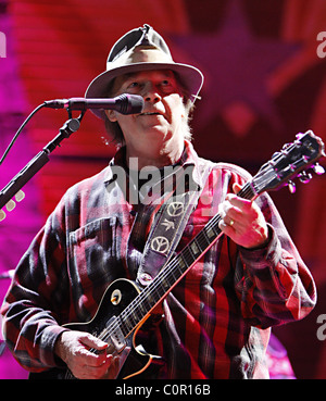 Neil Young führt während der Farm Aid 2008 bei Comcast Center Mansfield, Massachusetts - 20.09.08 Stockfoto