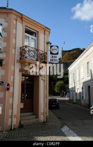Hotelbar und Chateau Talmont im Zentrum von Talmont Saint Hilaire in der Vendee Region Westeuropa Frankreich Französisch Stockfoto