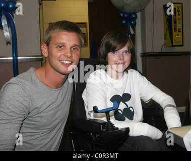 Jeff Brazier mit EB leidende James Emmerdale All Stars V The Red Carpet Charity Fußball zugunsten DebRA am Haus Stockfoto