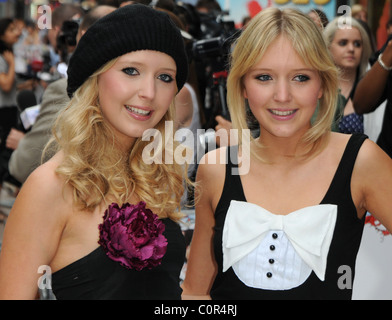 Amanda Marchant und Samantha Marchant auf den UK Film-premiere von "Angus, Thongs und Perfect Snogging" statt an Empire Leicester Stockfoto