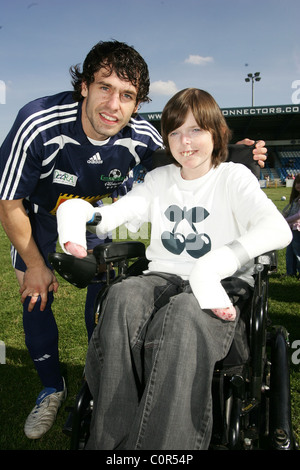 Kelvin Fletcher und EB leidende James Emmerdale All Stars V The Red Carpet Charity Fußball zugunsten DebRA am Haus Stockfoto