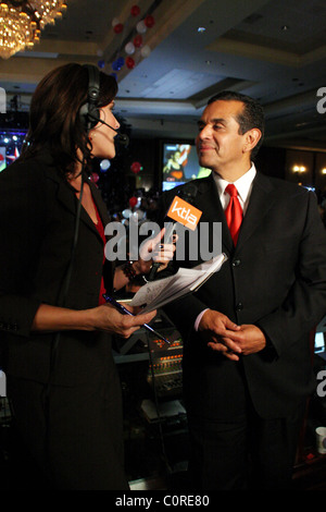 Bürgermeister von Los Angeles Antonio Villaraigosa Barack Obama Wahl gewinnen demokratischen Celebration Party statt im Hyatt Jahrhunderts Stockfoto