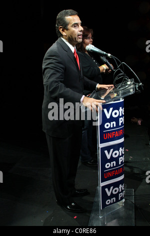 Bürgermeister von Los Angeles Antonio Villaraigosa Barack Obama Wahl gewinnen demokratischen Celebration Party statt im Hyatt Jahrhunderts Stockfoto