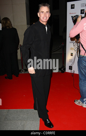 Gary Rhodes besucht eine Party für den Launch des neuen Karen Hardy Dance Studio The Boulevard, Imperial Wharf London, England- Stockfoto