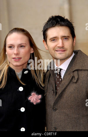 Clare Harding und Tom Chambers Frau eigene Kinder von Mut Awards statt an Westminster Abbey London, England - 10.12.08 Stockfoto