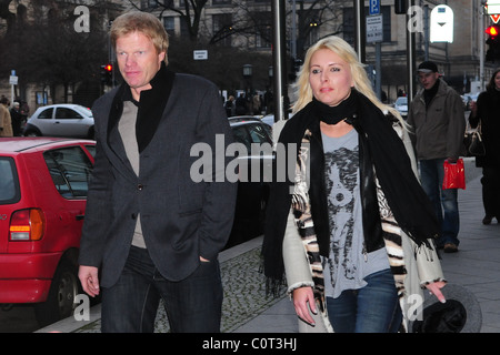 Oliver Kahn und Frau Simone außerhalb von Regent Hotel Berlin, Deutschland - 06.12.08 Stockfoto