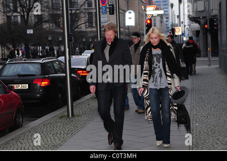 Oliver Kahn und Frau Simone außerhalb von Regent Hotel Berlin, Deutschland - 06.12.08 Stockfoto