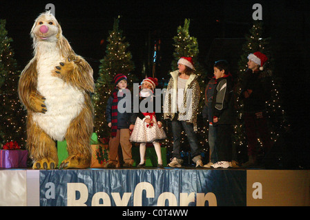 Snook daraus ist eine Big Big World (PBS TV-Show) 2008 RexCorp Plaza Baum Beleuchtungszeremonie. Uniondale, New York State - 06.12.08 Stockfoto