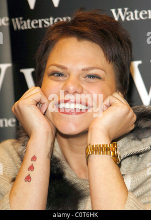 Großer Bruder Sterne Jade Goody Zeichen Kopien ihrer Autobiographie "Catch A Falling Star" bei Waterstone im Lakeside Shopping Stockfoto