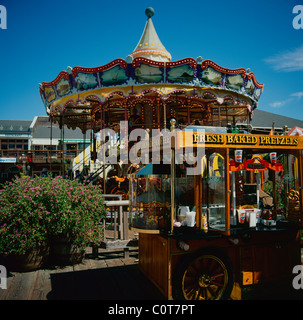 San Francisco Karussell und Brezel stehen am Fishermans Wharf Stockfoto