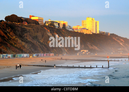 Bournemouth Strandpromenade von Wintersonne Stockfoto