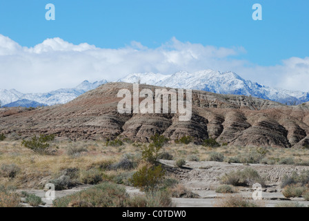 Schnee auf der Santa Rosa Berge, Badlands der Schriftgrad in Punkt Waschen, Anza-Borrego Desert State Park, CA 110220 1497 Stockfoto