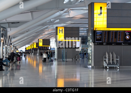 Check-in-Halle - Terminal 5 – Flughafen Heathrow - London Stockfoto