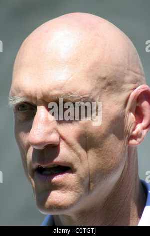 Peter Garrett (ex 24.00 Uhr Öl band) Arbeit bei der "Walk gegen Erwärmung Proteste" in der Domäne, Sydney, New South Wales, Australien statt Stockfoto