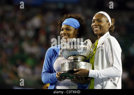 Venus und Serena Williams, USA gewinnen die Frauen-Doppel-Finale bei den Australian Open, Melbourne. Stockfoto