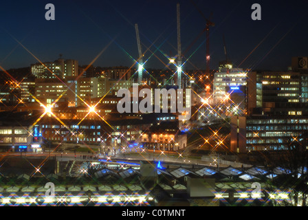 Blick auf die Sheffield Zentrum Skyline der Stadt vom Park Hill in der Nacht Stockfoto