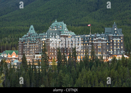 Banff Springs Hotel in der Nacht, Banff Nationalpark, Alberta, Kanada. Stockfoto