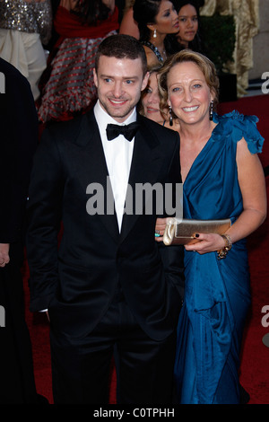 JUSTIN TIMBERLAKE & Mama LYNN HARLESS 83. ACADEMY AWARDS RED CARPET Ankünfte KODAK THEATRE LOS ANGELES Kalifornien USA 27 Feb Stockfoto