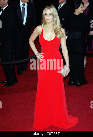JENNIFER LAWRENCE 83. ACADEMY AWARDS RED CARPET Ankünfte KODAK THEATRE LOS ANGELES Kalifornien USA 27. Februar 2011 Stockfoto
