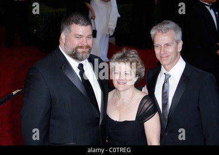 CHRIS SANDERS BONNIE ARNOLD & DEAN DEBLOIS 83. ACADEMY AWARDS RED CARPET ANKÜNFTE KODAK THEATRE LOS ANGELES KALIFORNIEN USA Stockfoto