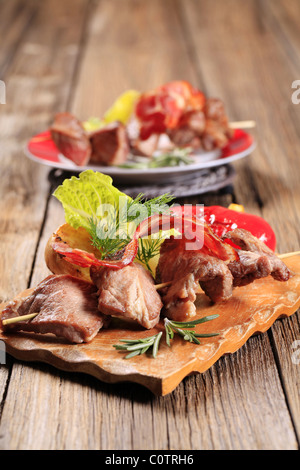 Schaschlik und Scheibe knusprigem Speck Stockfoto