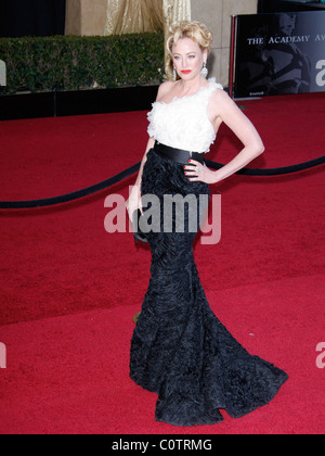 VIRGINIA MADSEN 83. ACADEMY AWARDS RED CARPET Ankünfte KODAK THEATRE LOS ANGELES Kalifornien USA 27. Februar 2011 Stockfoto