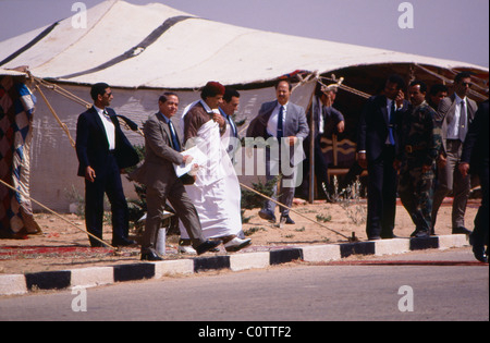 Libyens Präsident Muammar Gaddhafi trifft Ägyptens Präsident Hosni Mubarak bei Sidi Barani, Ägypten Stockfoto