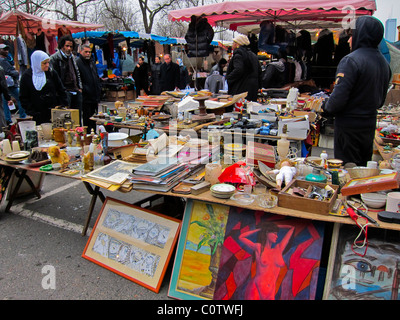 Paris, Frankreich, People Shopping, lBilderrahmen, Amateur Art Arbeit zu verkaufen, montreuil Flohmarkt Stockfoto