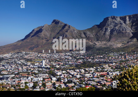 Kapstadt und Tafelberg vom Signal Hill angesehen. Western Cape, Südafrika. Stockfoto