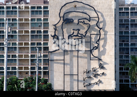 Havanna. Kuba. Das imposante Bild von Che Guevara an der Fassade des Ministeriums Gebäude des Innenministeriums, Plaza De La Revolucion. Stockfoto