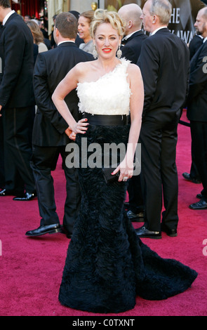 VIRGINIA MADSEN 83. ACADEMY AWARDS roten Teppich Ankünfte KODAK THEATRE HOLLYWOOD USA 27. Februar 2011 Stockfoto