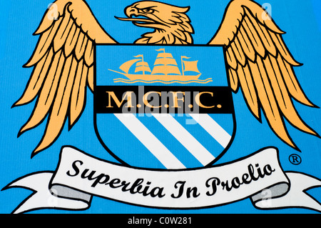 Manchester City Club Abzeichen außerhalb ihrer Etihad-Fußballstadion in England Stockfoto