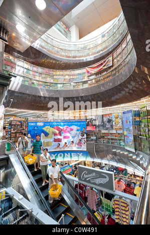 Mustafa Centre; eine einzigartige Multi Stock Basar Stil Kaufhaus in Little India Singapur Stockfoto