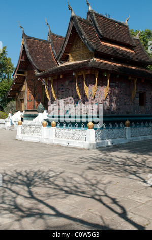 Außenseite der Roten Kapelle, Wat Xiang Thong, Luang Prabang, Laos Stockfoto