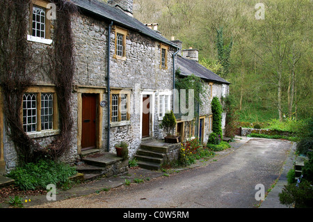 Ravensdale Cottages, Cressbrook im Peak District, Derbyshire, Großbritannien. Stockfoto