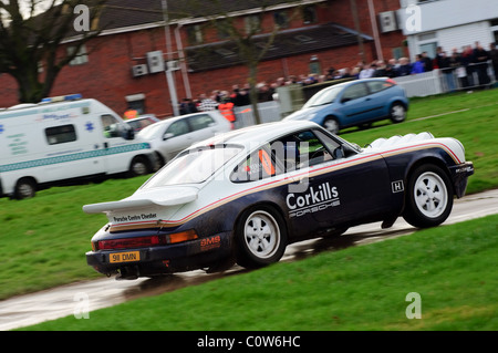 1982 Porsche 911 SC, Adrian Kermode - Rennen Retro Stoneleigh Park Stockfoto