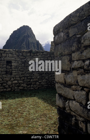 Gebäude des industriellen Sektors bei der UNESO Welt Erbe Inka Ruinen von Machu Picchu-Sacred Valley, Peru. Stockfoto