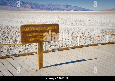 Badwater Basin Zeichen, Death Valley Nationalpark, Kalifornien USA Stockfoto