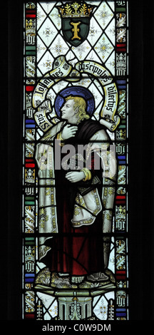 Ein Glasfenster von C E Kempe & Co. Darstellung Johannes der Evangelist, All Saints Church, Braunston, Rutland Stockfoto