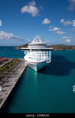 Kreuzfahrtschiff in Charlotte Amalie, St. Thomas Bay, USVI Stockfoto