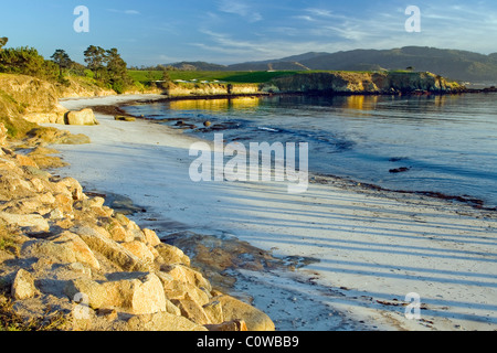 Wellen an der Küste des Pebble Beach, Kalifornien. Stockfoto