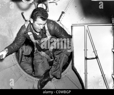 Captain Charles E. "Chuck" Yeager überträgt aus einer b-29 der Bell X-1a. Stockfoto