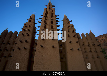 Moschee in der Dogon-Land auf dem Felsen von Bandiagara in Mali Stockfoto