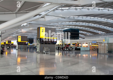 Check-in-Halle - Terminal 5 – Flughafen Heathrow - London Stockfoto