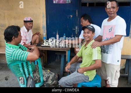 Ein am Straßenrand Schachspiel in Sanur-Bali-Indonesien Stockfoto