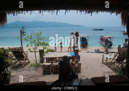 Der winzige Strand von Gili Air, der kleinsten Insel der Gili Inselgruppe vor Lombok Indonesien Stockfoto