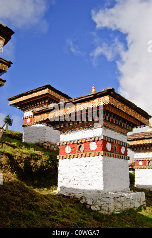 Die 108 Chörten, Druk Wnagyal Chörten am Dochu la Pass auf dem Weg von Thimphu, Punakha, Bhutan Stockfoto